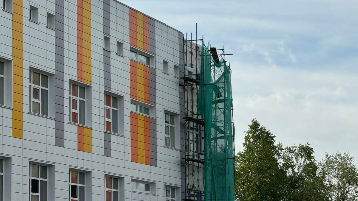 Сергей Тюлькин проверил ход строительства корпуса школы № 1 в городе Елизово