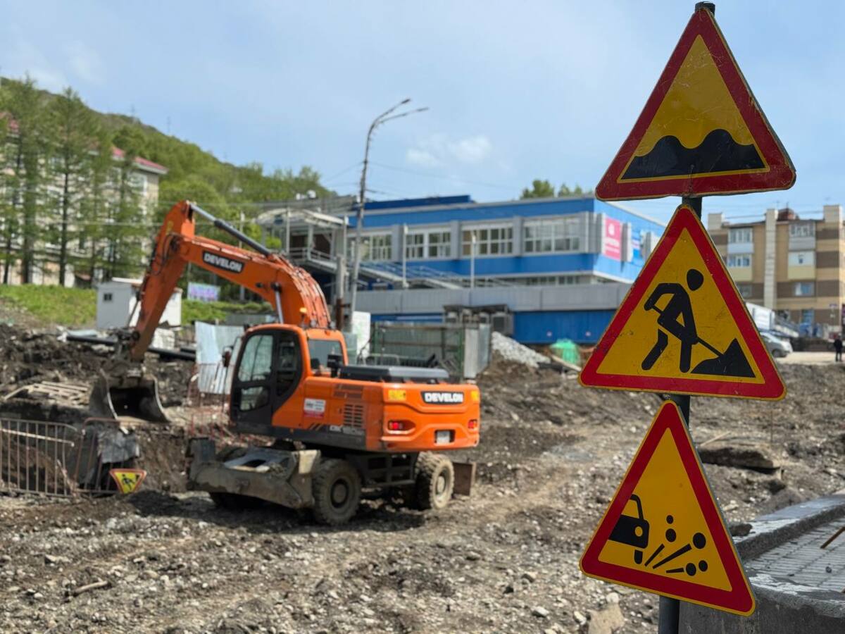 Александр Сафонов проинспектировал ремонт дороги по улице Ленинской в Петропавловске