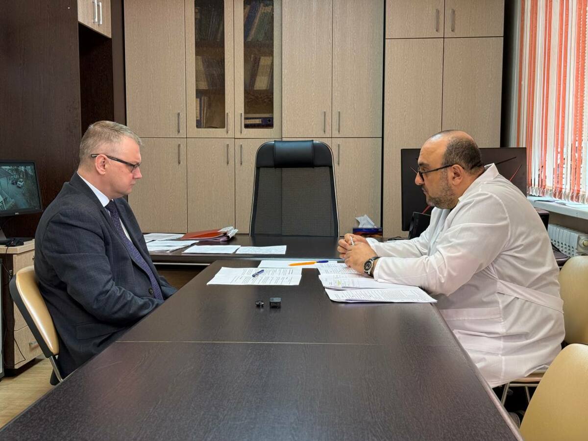 Глава минздрава Камчатки провел встречу с главврачом Елизовской больницы