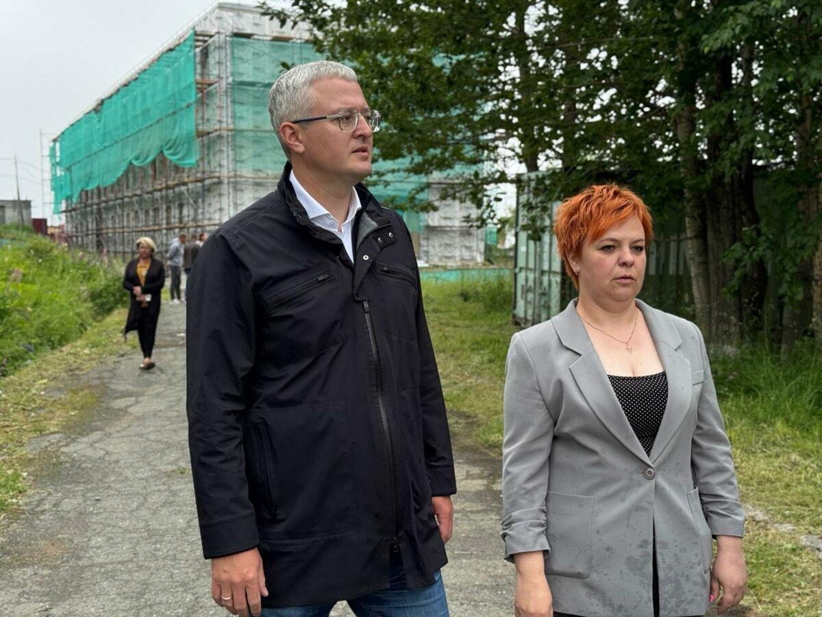 Владимир Солодов проконтролировал ход ремонта школ № 27 и № 35 в Петропавловске-Камчатском